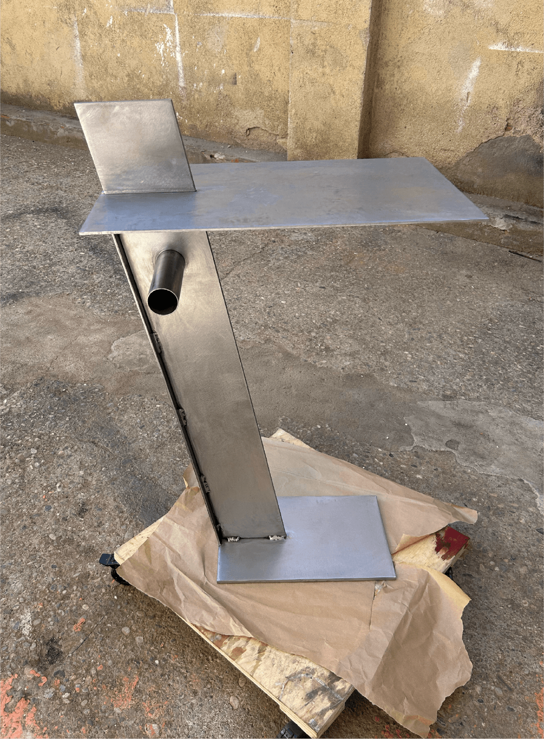 Metal plinth