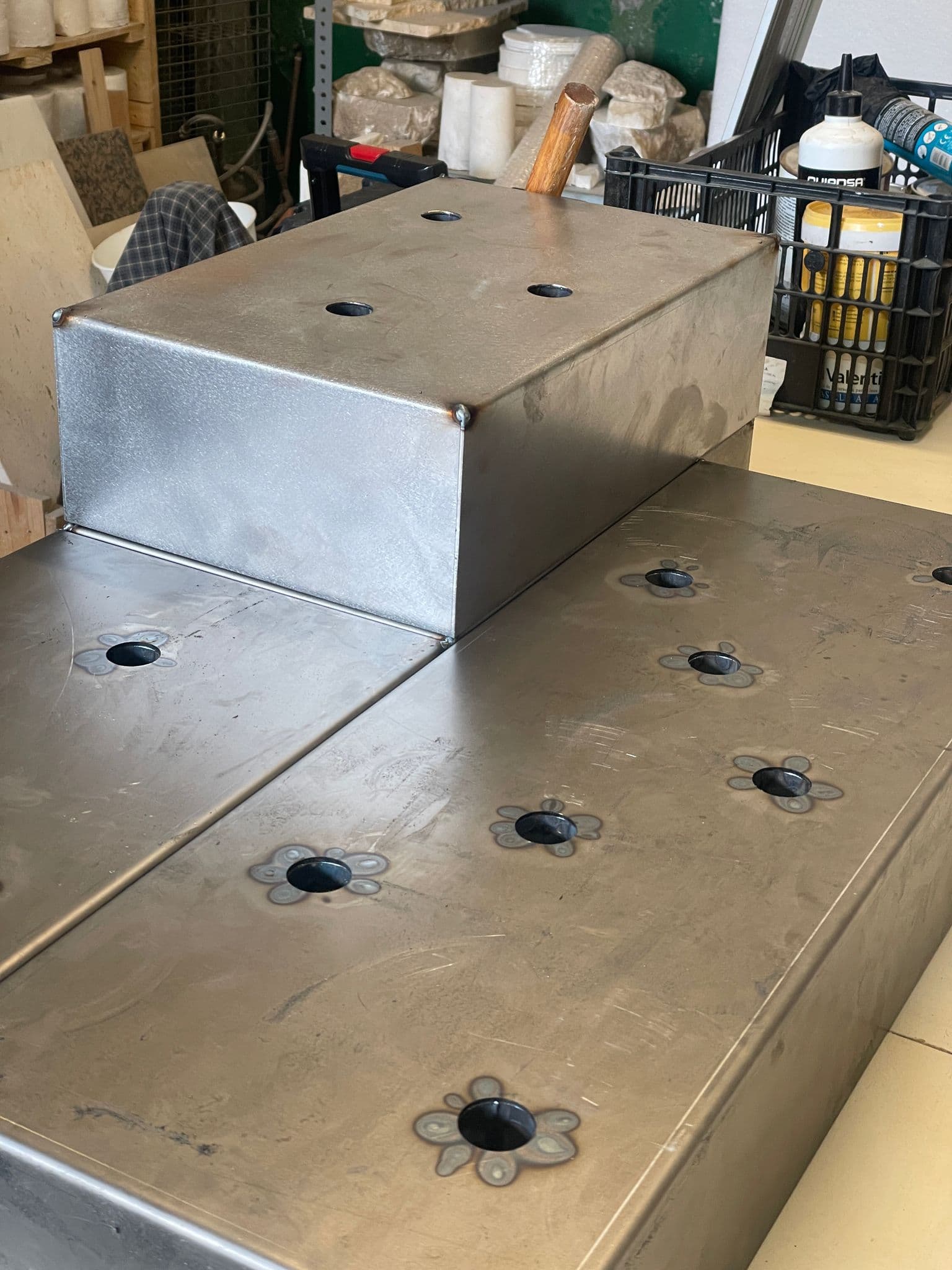 Metal display bases for shop windows