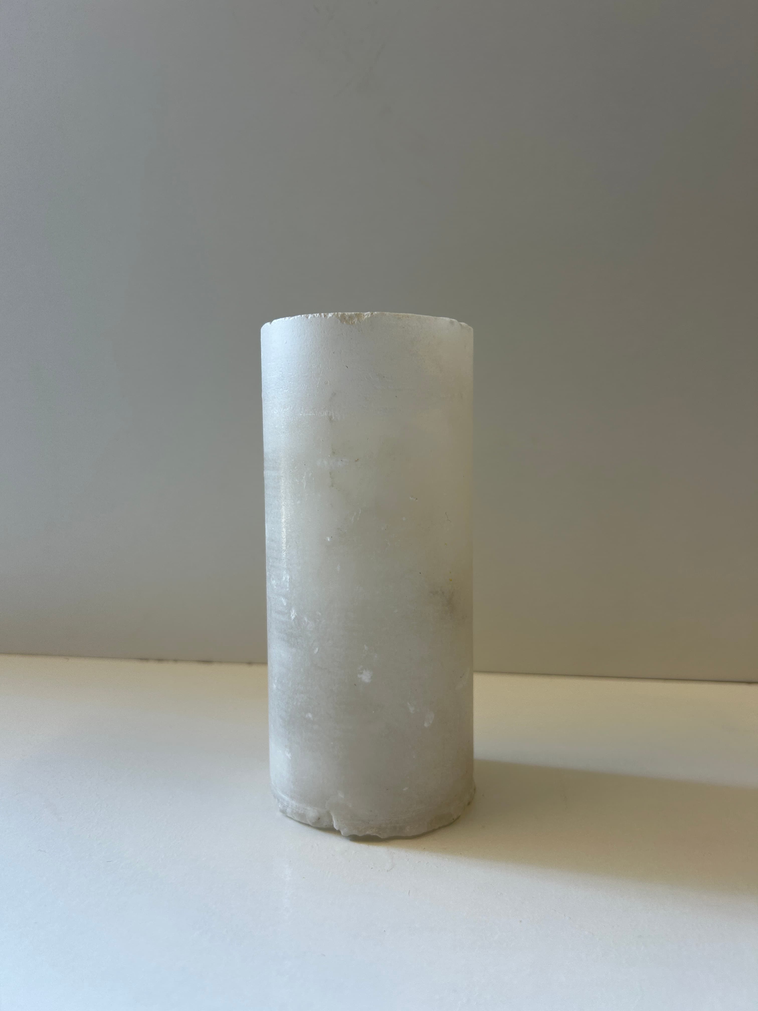 Large polished alabaster cylinder 16cm x 7ø
