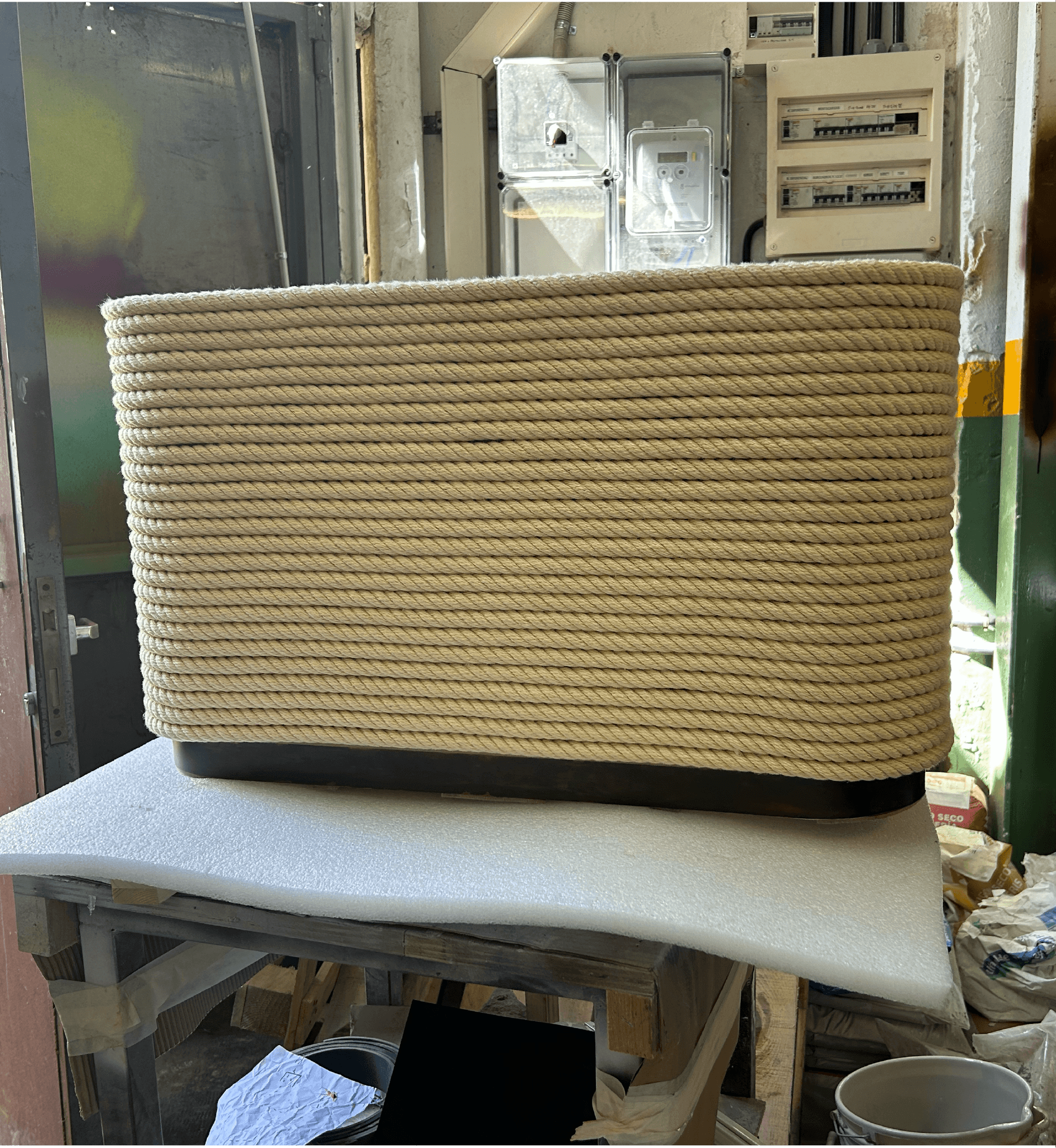 Window display pedestal - Image 1