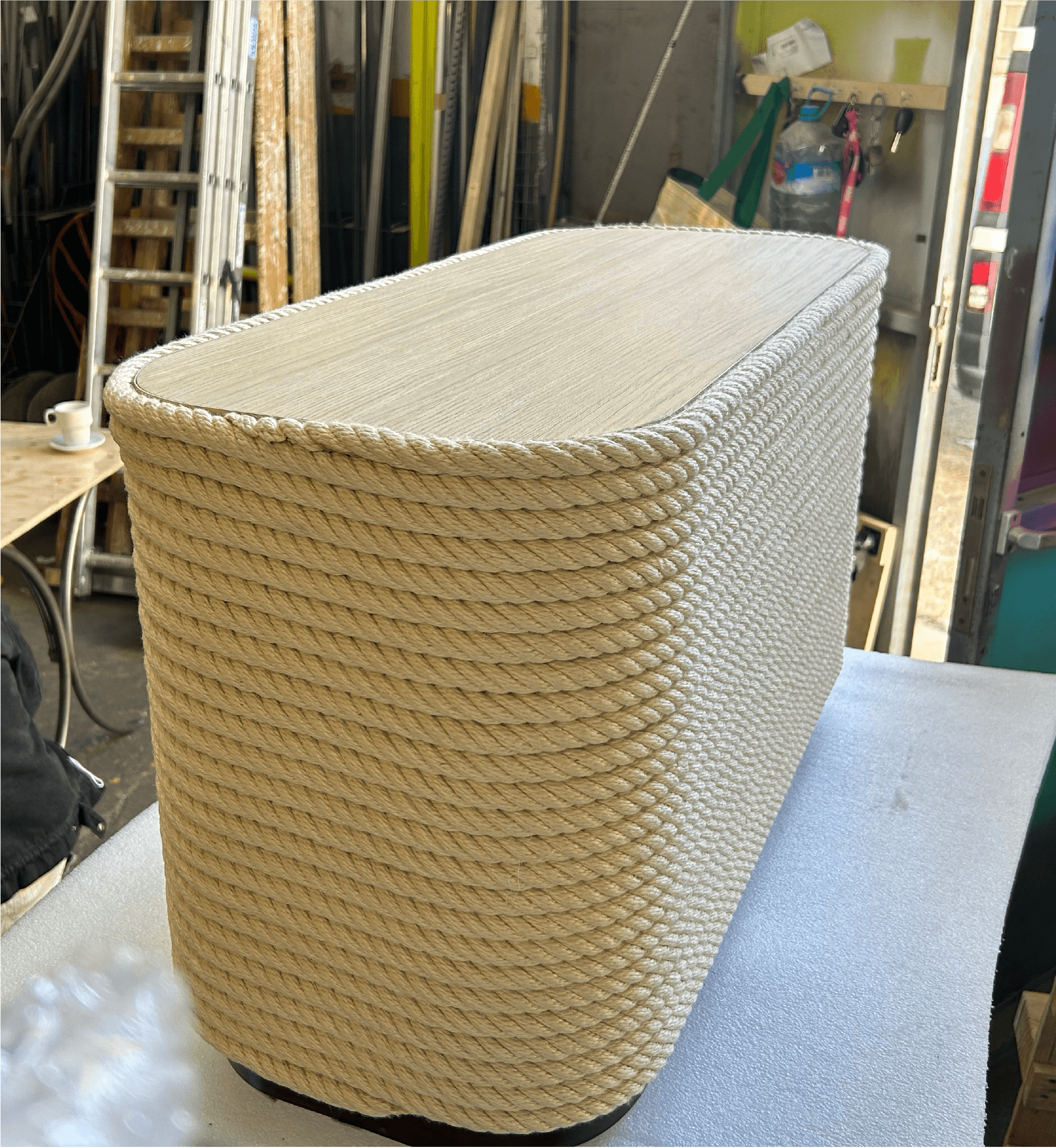 Window display pedestal - Image 2